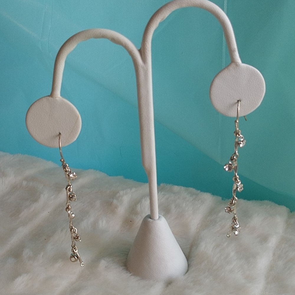 Classy and chic hanging earrings